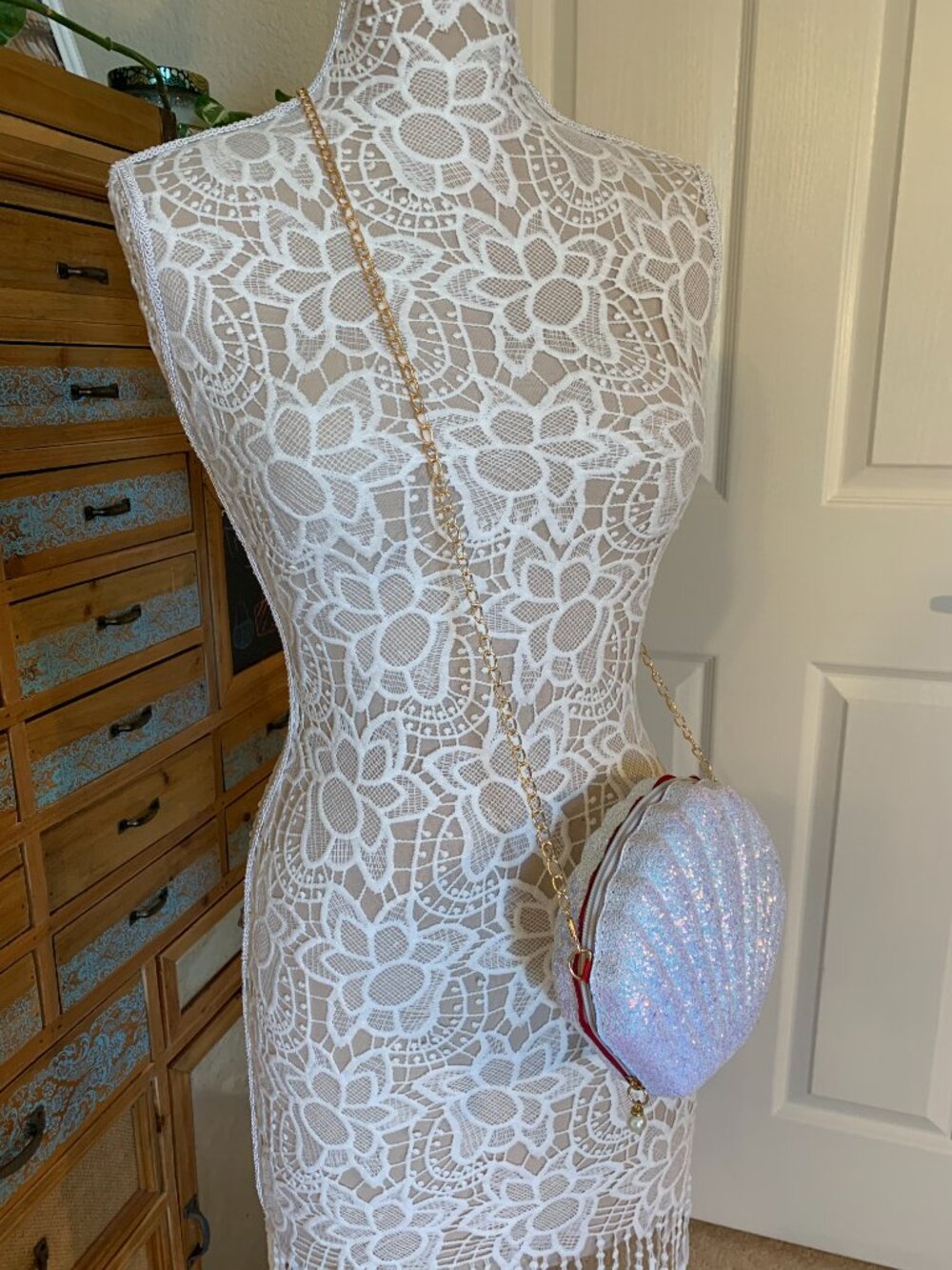 Glam Clam /Sparkly Seashell Crossbody Bag / White Glimmer Mermaid Purse- NWT - Picture 7 of 11
